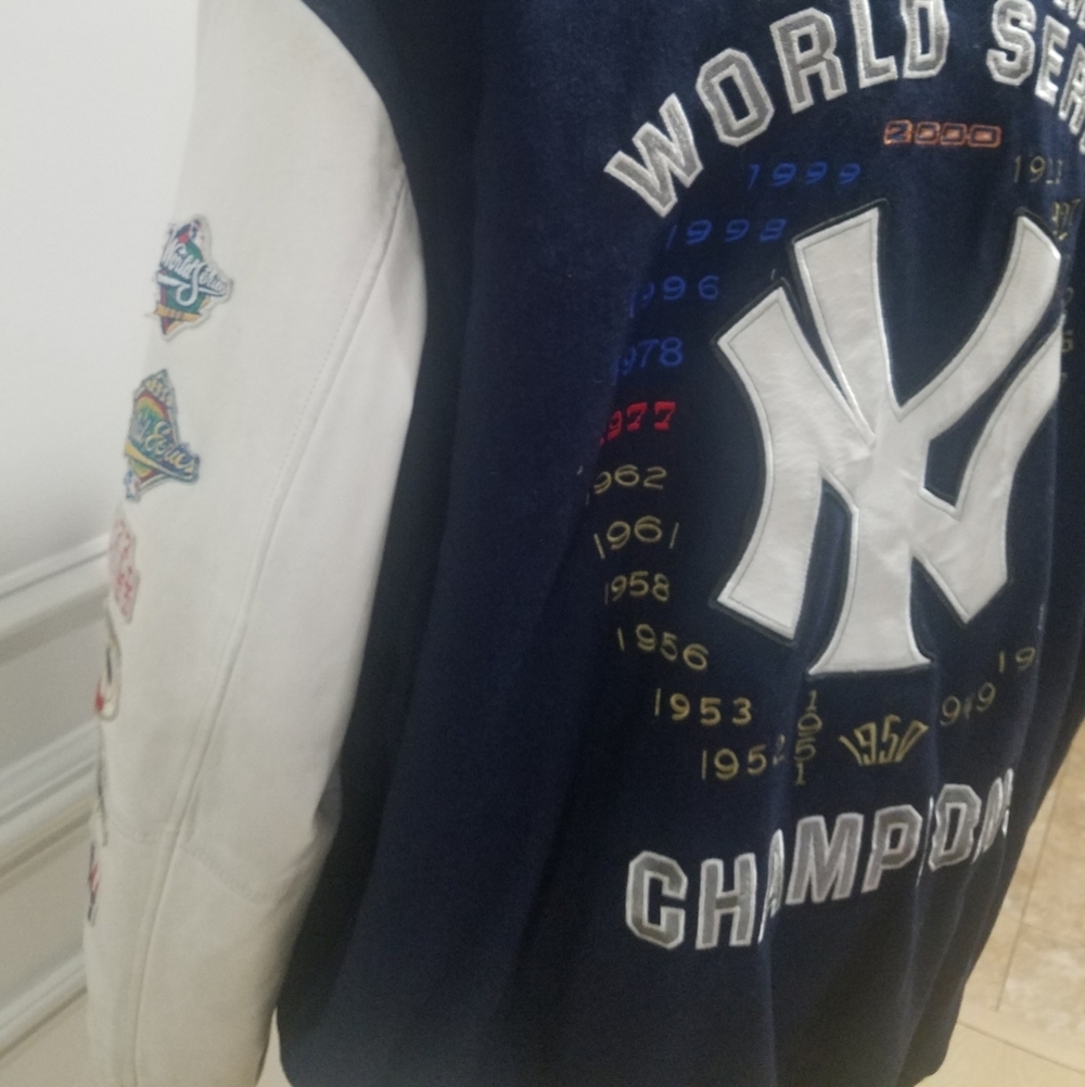 Genuine MLB Apparel - Picture 3 of 8
